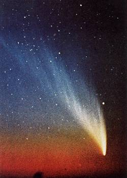 威斯特彗星在除夕的余晖中露出芳容