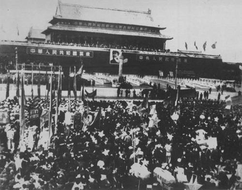 中華人民共和國宣告成立(TodayOnHistory.com)